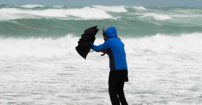 Alerty pogodowe w Irlandii - ulewy i silny wiatr