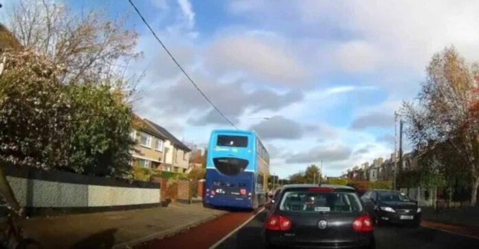 Szokujące zachowanie kierowcy autobusu w Irlandii - trwa śledztwo