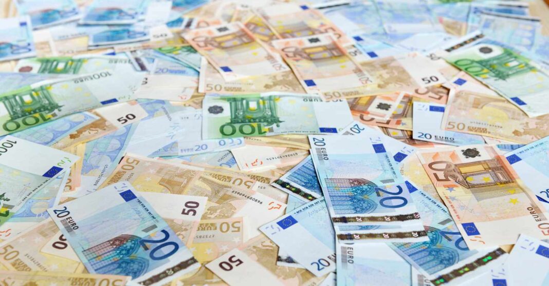 Wsparcie rządu w Irlandii o wartości 300 euro - podano szczegóły Wsparcie rządu w Irlandii o wartości 300 euro - podano szczegóły
