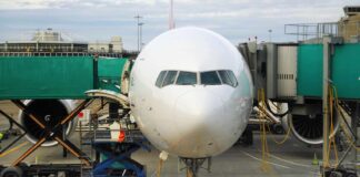 Pasażer na gapę na lotnisku w Irlandii - zlecono śledztwo