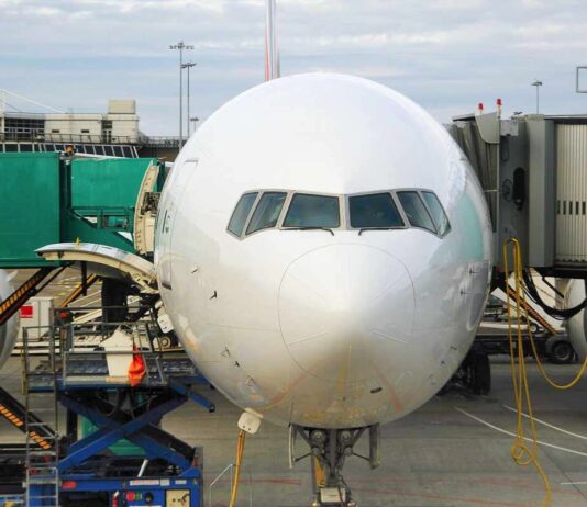 Pasażer na gapę na lotnisku w Irlandii - zlecono śledztwo
