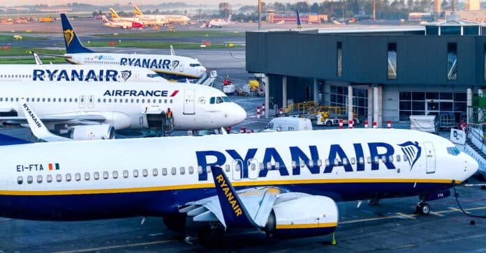 Ponad 900 lotów odwołanych - tysiące poszkodowanych pasażerów Ryanair