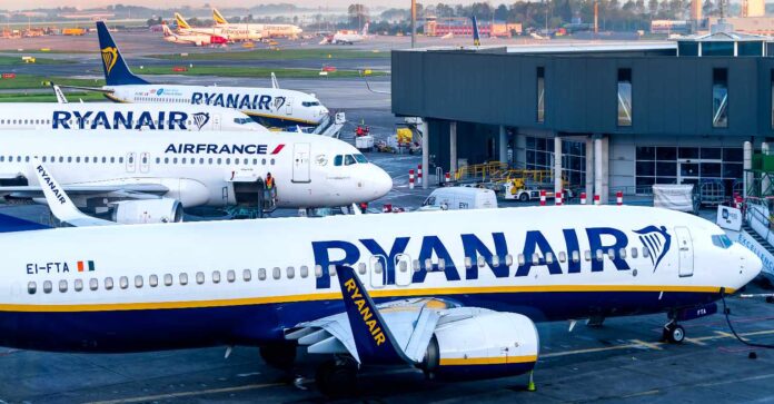 Wydano nakaz - możliwe masowe odwołanie lotów na lotnisku w Irlandii