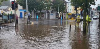 Powodzie w Irlandii - nieprzejezdne drogi, wysłano wojsko