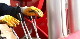 Wypadek na budowie w Irlandii - przewrócił się ogromny dźwig