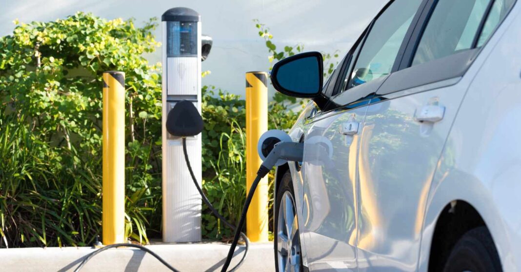 Elektryk czy benzyniak? - rozwój rynku samochodowego w Irlandii Elektryk czy benzyniak? - rozwój rynku samochodowego w Irlandii