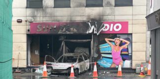 Niebezpieczny incydent w Irlandii - Samochód w płomieniach