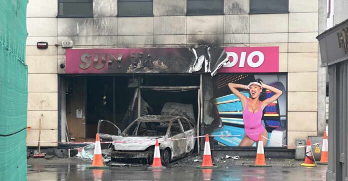 Niebezpieczny incydent w Irlandii - Samochód w płomieniach