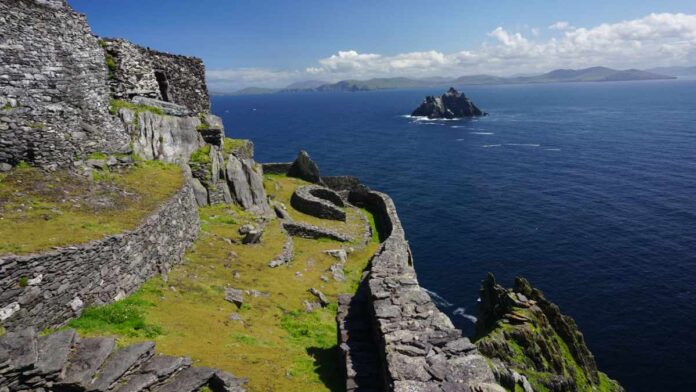 Skellig Michael spór o kultową atrakcję dla turystów Skellig Michael - spór o kultową atrakcję dla turystów