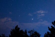 Tajemnicze światło na niebie nad Irlandią – liczne doniesienia Tajemnicze światło na niebie nad Irlandią - liczne doniesienia