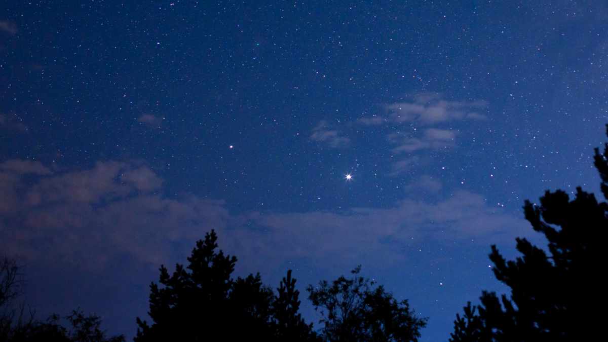 Tajemnicze światło na niebie nad Irlandią – liczne doniesienia