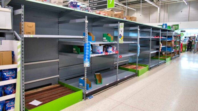 Problemy w sklepach w Irlandii - chaos w dostawach do początek