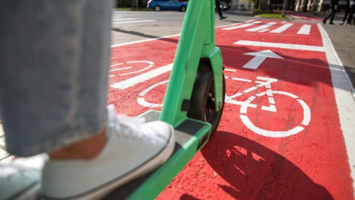 Nowe przepisy dla użytkowników e-scooterów w Irlandii weszły w życie