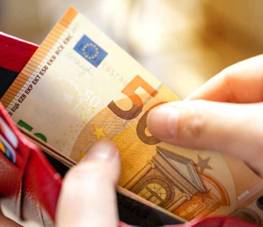 Te opłaty budzą sprzeciw w Irlandii Rząd rozważa nowy limit